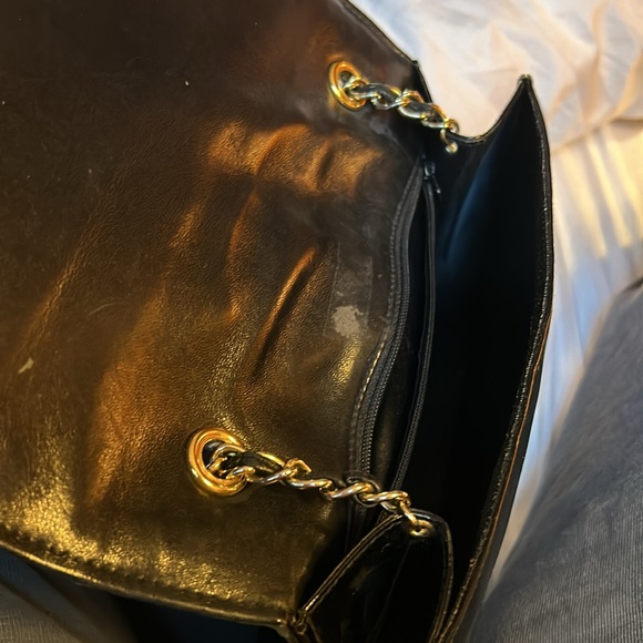 Vintage Chanel Black Quilted Patent leather Round top CC Flap Bag 1215c45 - Picture 11 of 16